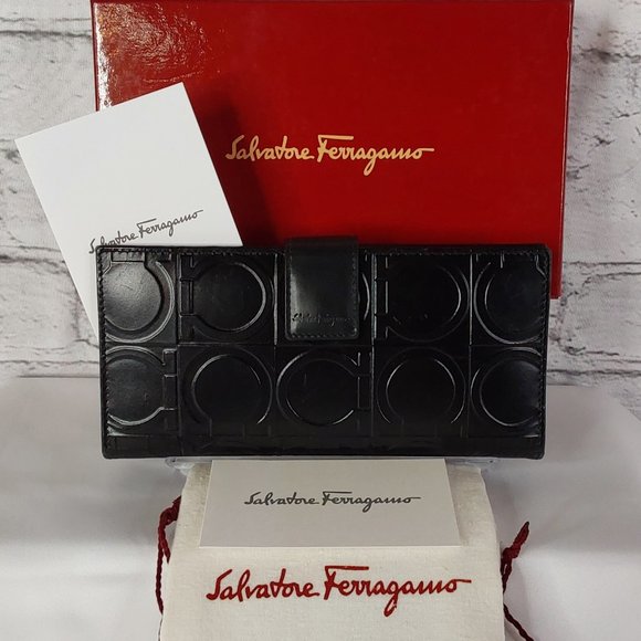 'SALVADOR FERRAGAMO' EMBOSSED LEATHER BI-FOLD WALLET, DUST BAG & BOX GIFT SET - Picture 16 of 16